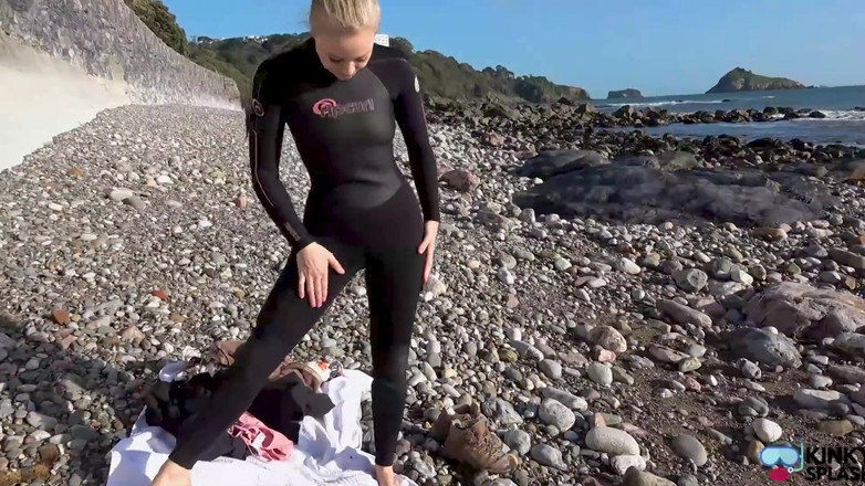 UKCuteGirl Lucy Lauren: Våtdräkt slyna hånar dig för att du fryser av dina...