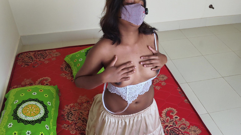 HottyKisku02: Il mio vicino scopa la mia figa stretta molto duro...