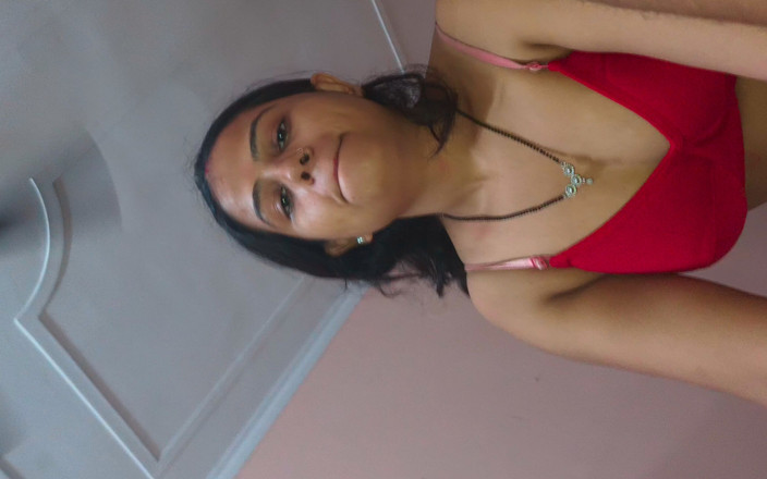 Hot Sis: Latika yenge erkek arkadaşının büyük yarağıyla sikiliyor