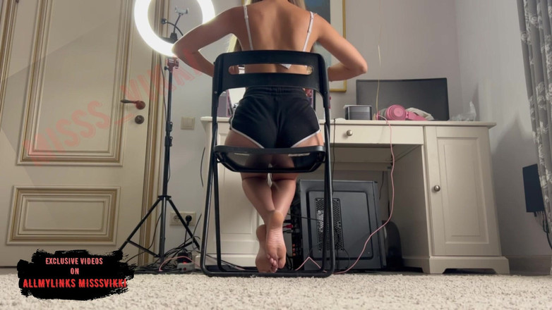 misss_vikki: 大学生の女の子が宿題をしている間、ASMRのカメラに撮影されています