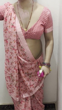 Desi Bhabhi šuká na schodech na Holi