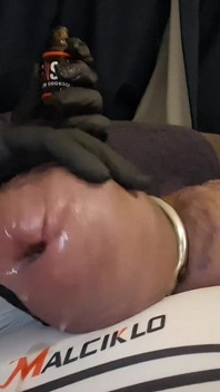 Můj megagrpte silikonový penis se chystá stříkat