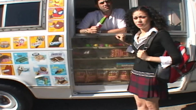 The Window of Sex: Perverzní babes scéna-3 štíhlá brunetka s velkým zadkem si užívá tvrdý...