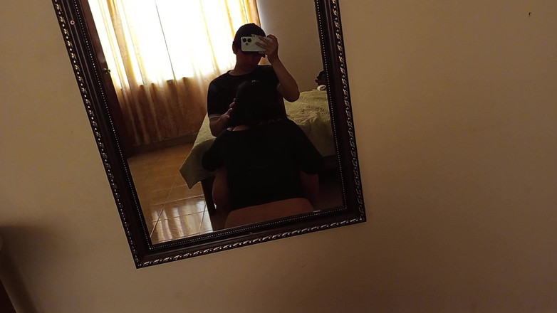 Moo DBOXXX: 我来自农村的18岁朋友想要她剂量的牛奶，她的男朋友在地里工作，他不知道