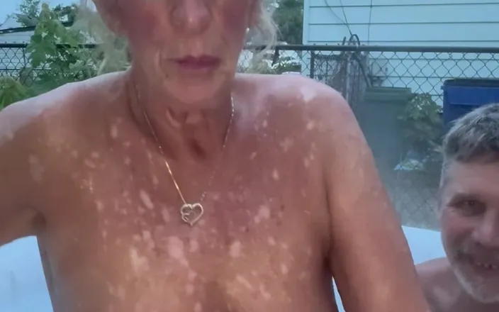 Jenni girl: Freaky Hot Tub Sexy Time