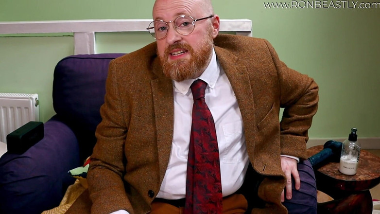 RonBeastlyFTM: POV: Váš trans nevlastní táta vás nachytal, jak se na...