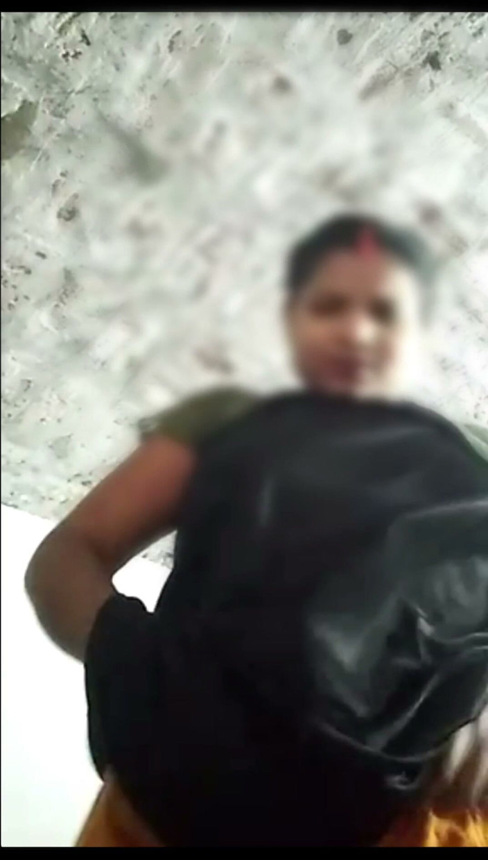 Raani16: Fată cu țâțe mari desi din satul indian