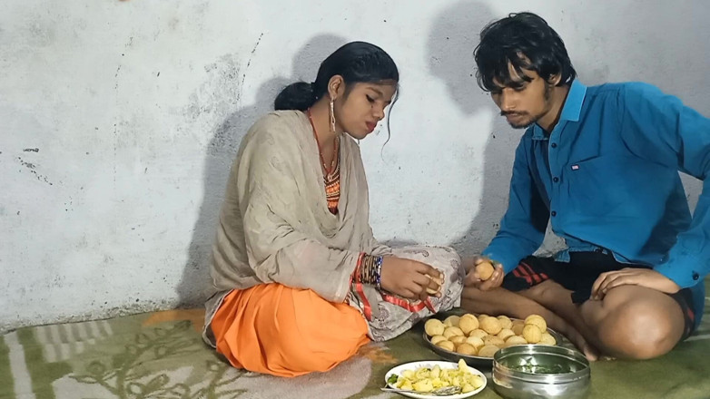 Vija: Я наслаждалась поеданием Pani Puri, и после этого я трахнул ее