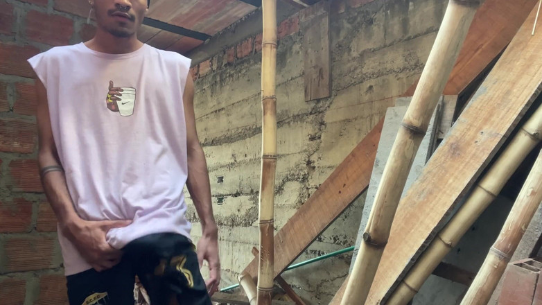 vergar4_daviid: Yürüyüşe çıktım ve terk edilmiş bir evde mastürbasyon yaptım