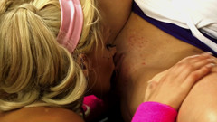 FapFlare: Paige a Lou Lou si navzájem lízají kundičky a stříkají...