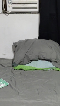 Enf žena je chycena nahá