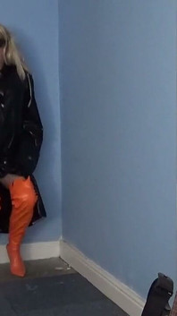 Oranžové kožené boty