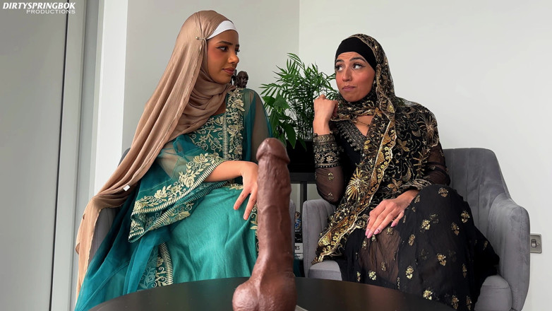 Aaliyah Yasin: Duas putas hijabi dão a você uma punheta