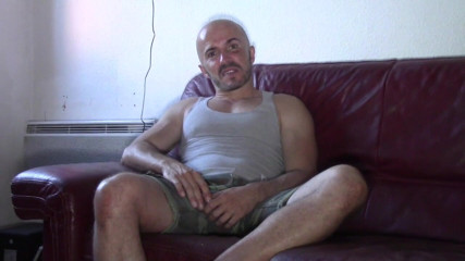 Gaybareback: Seksi baba pullu bir delikanlı tarafından prezervatifsiz sikiliyor