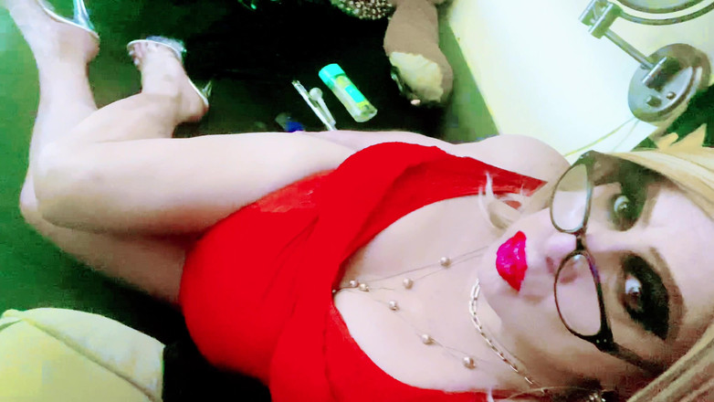 Krissy Sweets: ऊँची एड़ी के जूते पहनी Krissy Sweets सुनहरे बालों वाली