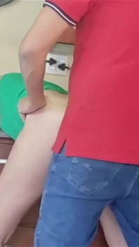 남편이 집에 와서 점심을 먹기 전에 나를 따먹어