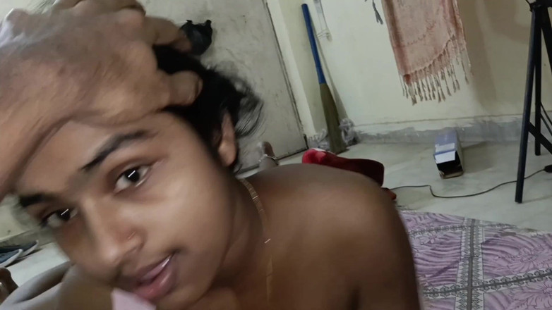 AmpleOunce283: インド系デシの妻が平手打ちとフェラで夫のチンコを大きくする、カウガールが中出しをあふれさせる