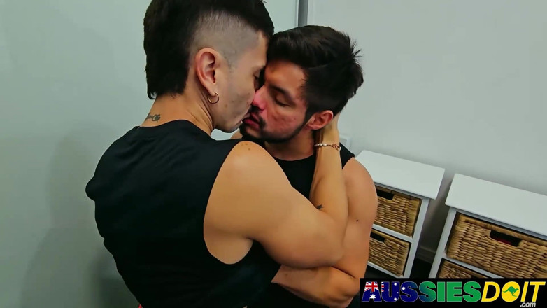 AussiesDoIt: Sexy Simon Reams Mateo