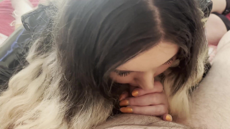 MissFFW: Pis fahişe sikişmeyi reddediyor ve yüzüne boşaltıyor