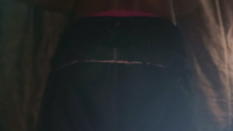 Ombunny: Exótica fitness Femboy em stripteases de castidade e agachamentos na...