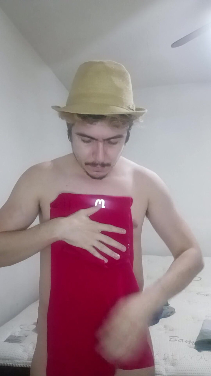 Tabasco Jake: Cara bonito dobrando roupa nua