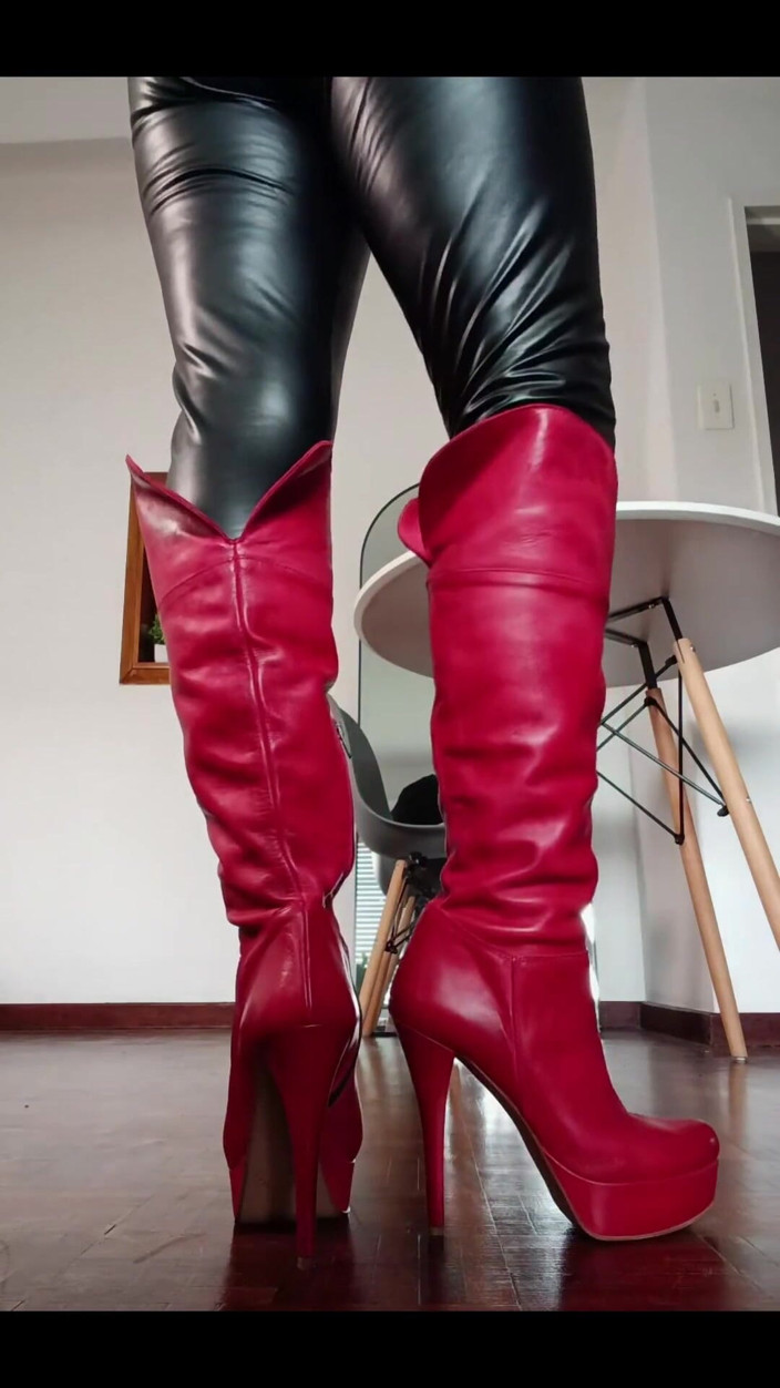Kinky Lyrical: New Heeels