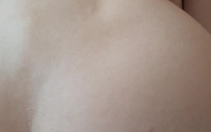 MollyVIP: Mitt lilla rövhål leker med stor dildo