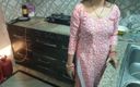 Saara Bhabhi: Hindi seksverhaal rollenspel - Indisch meisje dat nieuwjaarsfeest viert met haar...
