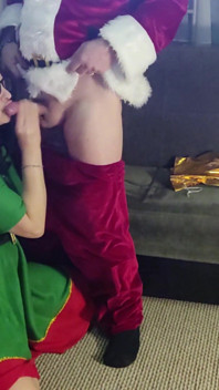 Sexy Hot Mature MILF Suck Fat Santa Cock