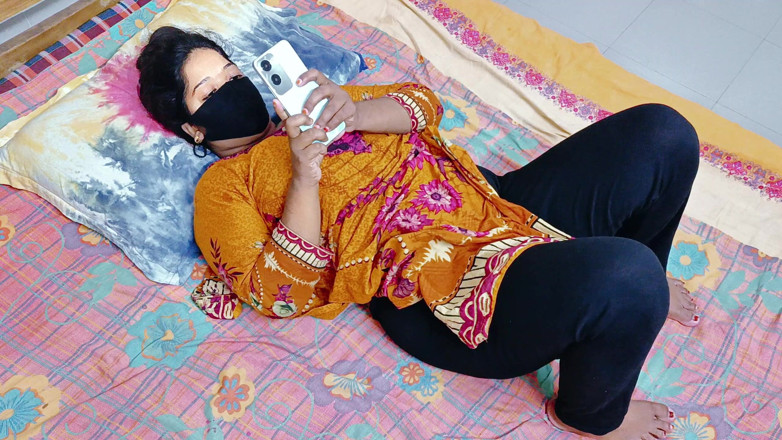 Your_Sapla: bhaartiy bangla kishori larki garm hastamaithun kishor vidiyo men oongli...