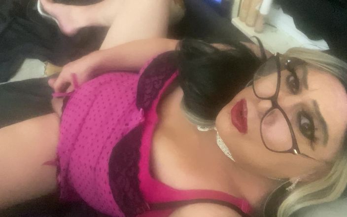Krissy Sweets: Krissy Sweets लंड की अंगूठी और गांड चुदाई खिलौने का उपयोग कर रही है