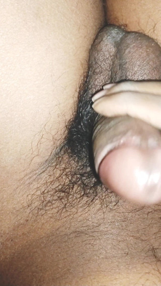 Indian_teens_era: Kadın egemenliği odada tek başına mastürbasyon yapıyor