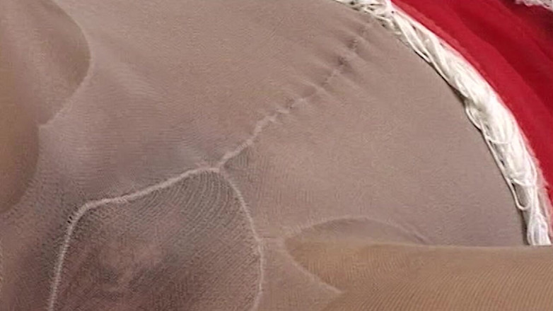 VintageXMovies: Une MILF blonde à forte poitrine doigte sa chatte poilue jusqu’à...