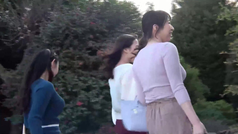 Raptor Inc: Büyük memeli evli kadınla kaplıca. Bölüm 3