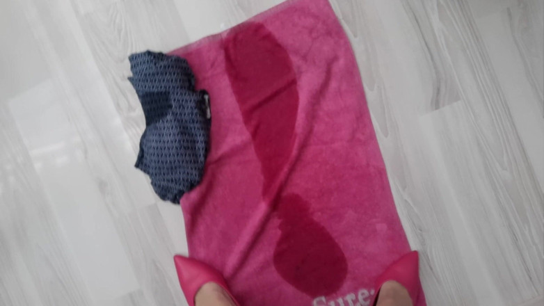 Randy and Deria: Kencing di handuk pinkku