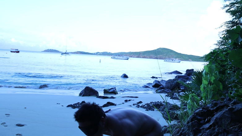 barenakedboy: Ранкових хвиль і м'язів жадає: на березі океану