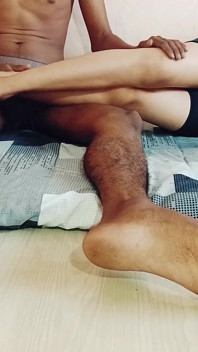 O que pode acontecer se um casal quente compartilhar um quarto de hotel?