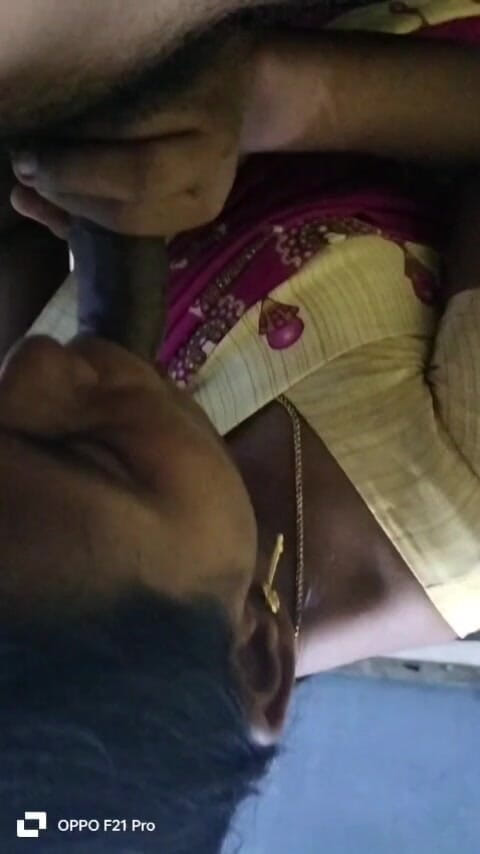 kaaiya: Femme avec Sarees, pipe à genoux