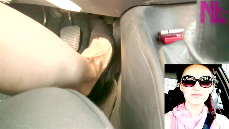 Nyllady: 在绒面革黑色 louboutins 的软驾驶