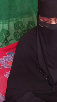 Cikgu berkongkek keras dan menikmati masa romantis melancap pelajar seksinya