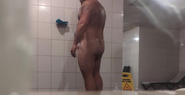 Huzzbearz: Milujeme hledání příležitostí, jak se tu a tam vplížit do...