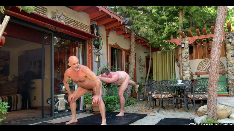Tantric Fitness: Der hübsche, talentierte und gut bestückte