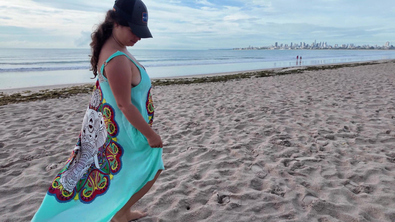 ExpressiaGirl: Ich Bat Meinen Stiefsohn, Mir Eine Rückenmassage Am Strand Zu...