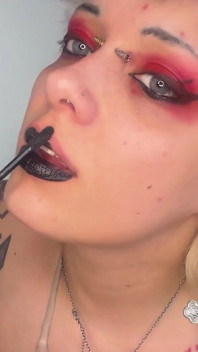 Ciuman gincu dan blowjob bibir hitam merah deepthroat selamba