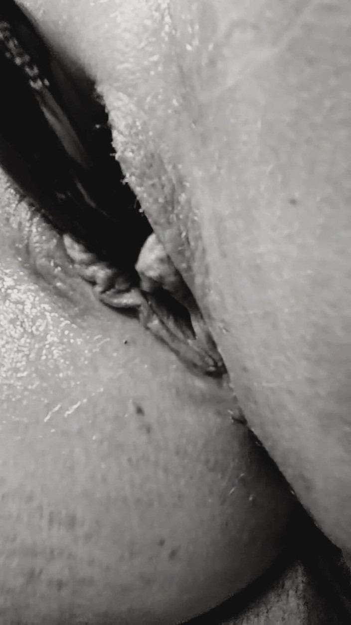 Misses Dickinson and Roughael: 观看我和我老婆在热辣的单人表演中射精