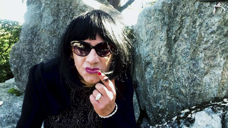 Emily Rossi: Esibizioni all'aperto in collant