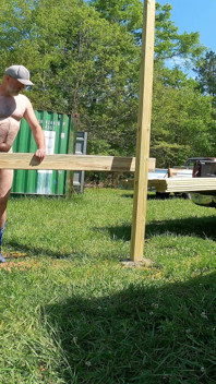 Nacktes Bauen auf dem Grundstück