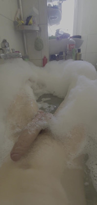 Vuoi fare un bagno con me? Poi Seguimi e mettimi in contatto