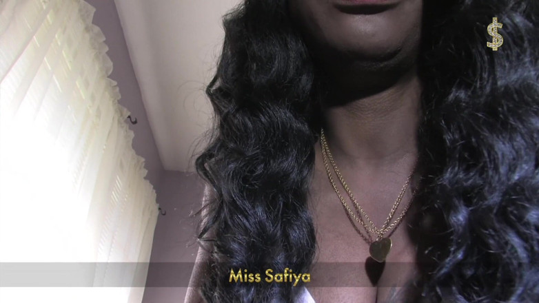 Miss-Safiya: Kýchání a kouření nosu