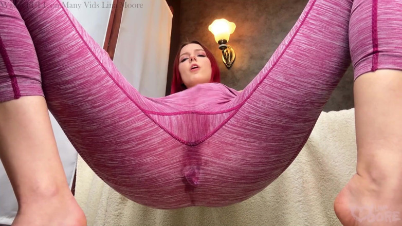 Lina Moore: Horny Fit Babe Squirting and Fucking Her Ass